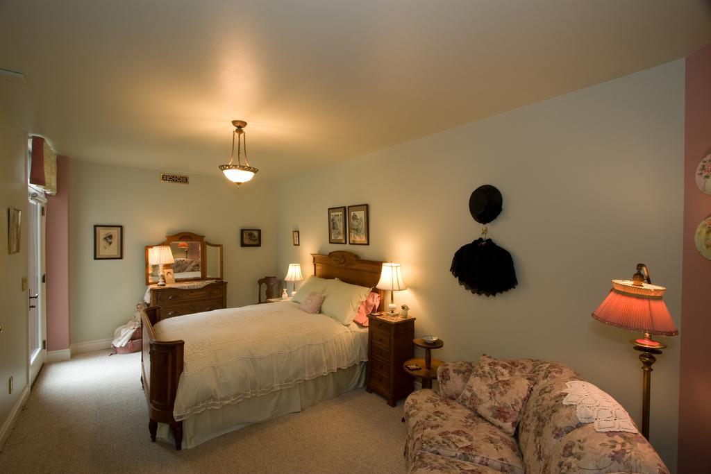 Idahome Bed And Breakfast Пост Фолс Екстериор снимка