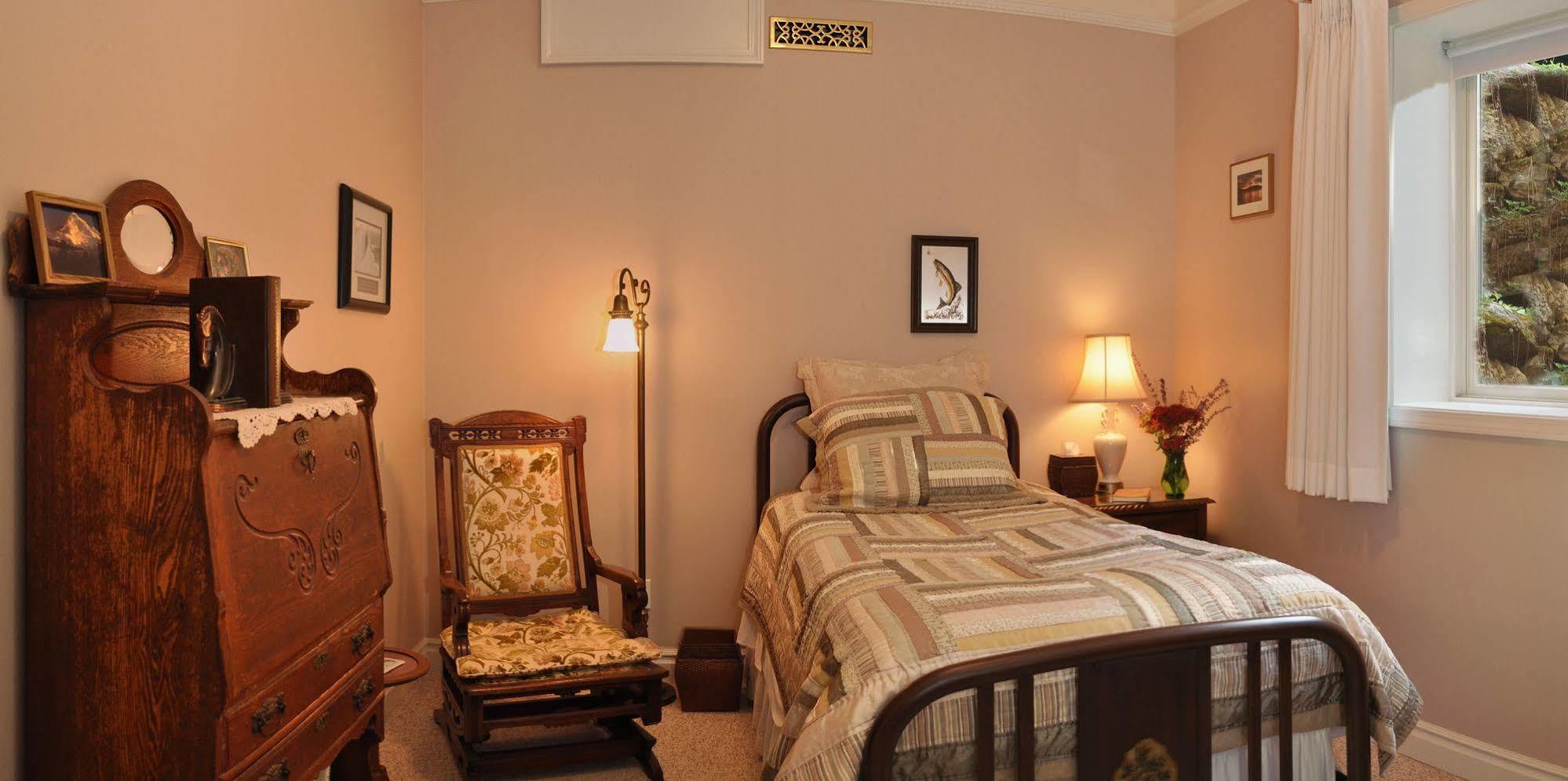 Idahome Bed And Breakfast Пост Фолс Екстериор снимка